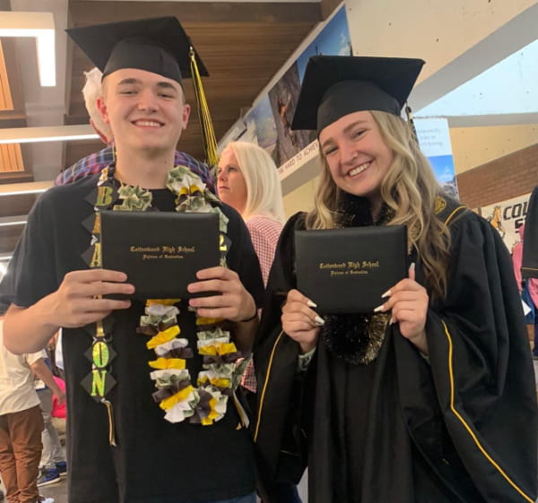 A male and a female high school graduates.