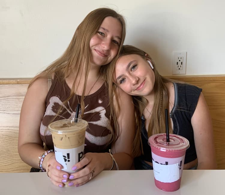Two teenage girls at a coffee shop.