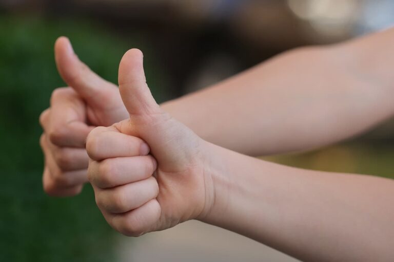 Two thumbs up.